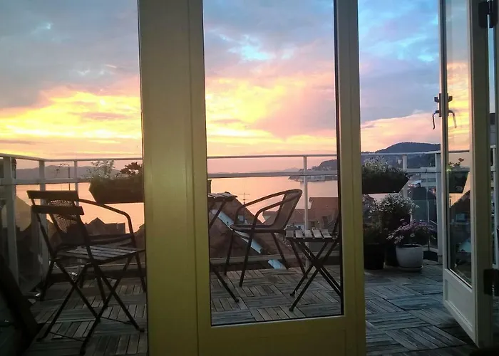 Penthouse With Panoramic Fjord Views - Private Terrace In Bergen Center